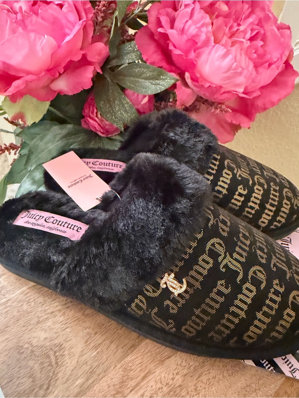 Juicy Couture NWT Black Faux Fur Slip-On Slippers with Gold Logo Print